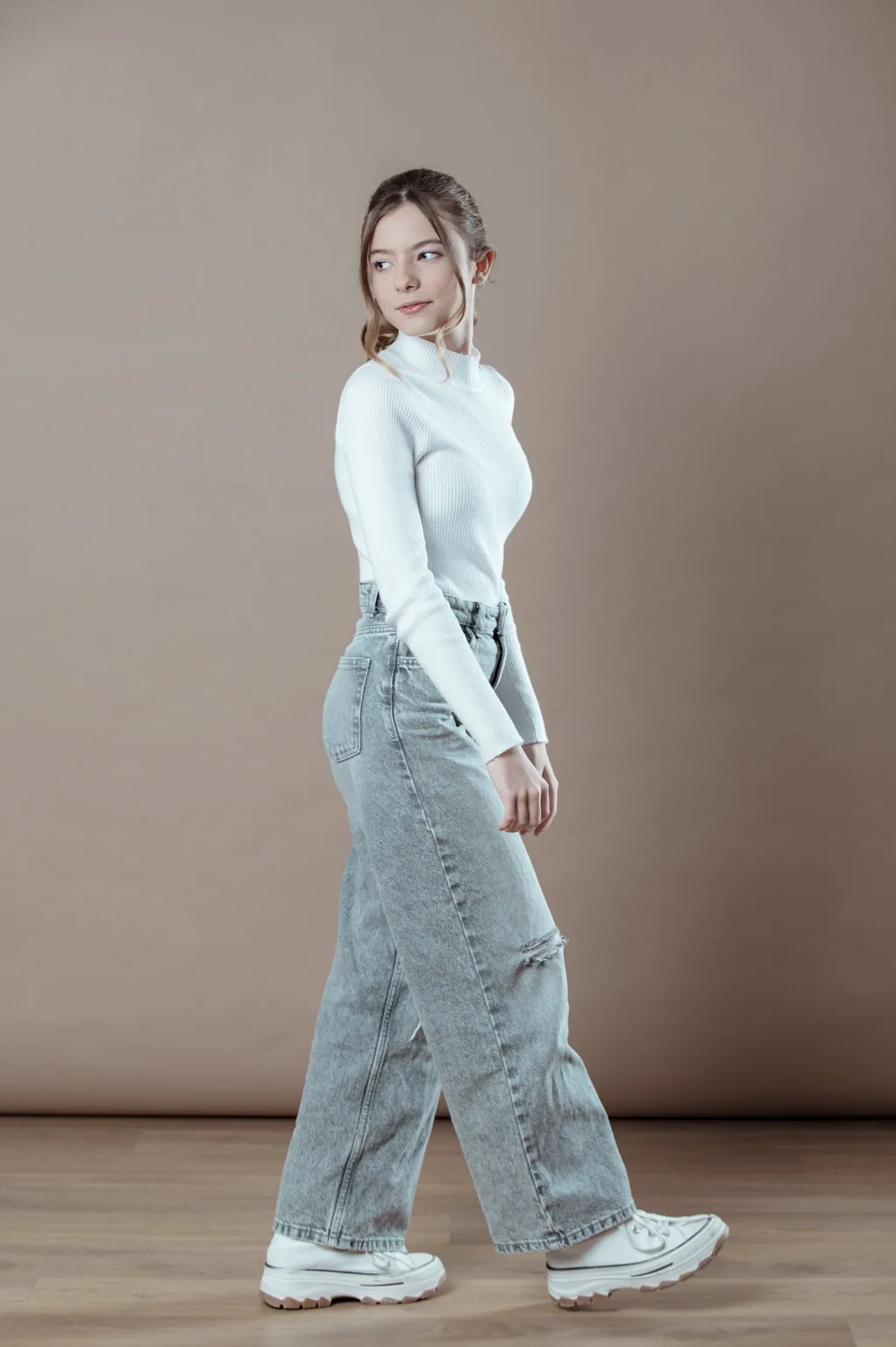 Maeva model casual profile fashion portrait Valencia