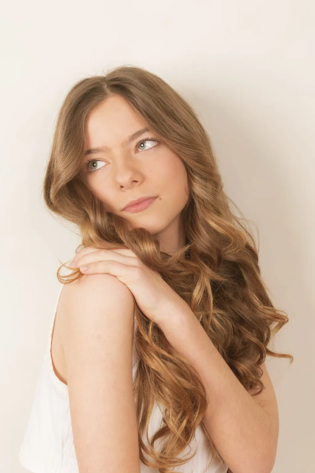 Maeva mannequin portrait beauté cheveux longs Valence