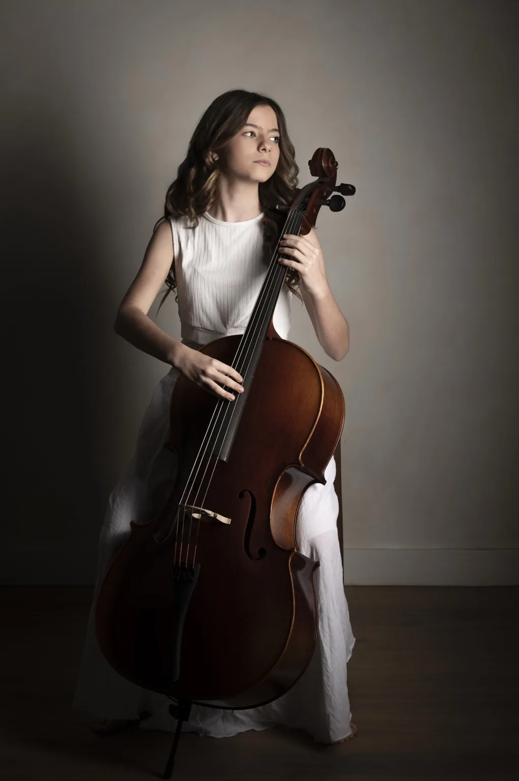 Maeva mannequin violoncelle robe blanche portrait éditorial Valence